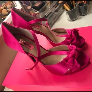 NEW pink Betsey Johnson heels